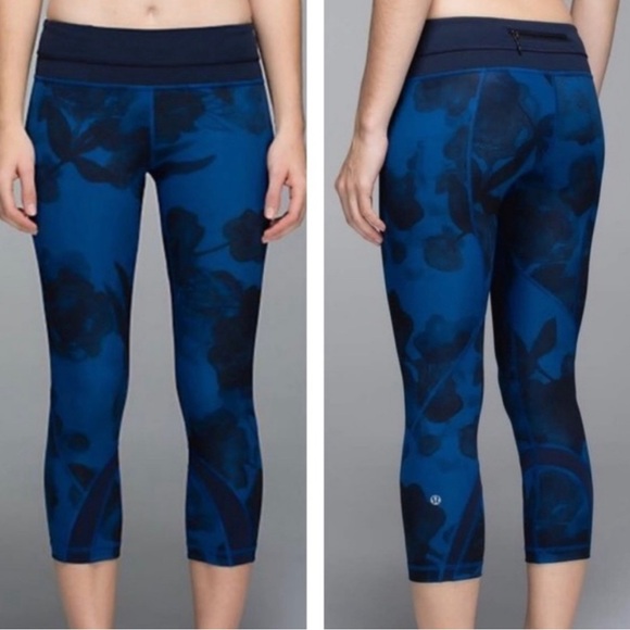 Lululemon Run Inspire Crop II Blue Watercolor Floral Print Leggings Size 8 - Picture 6 of 16